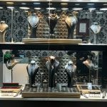 طلا فروشی کوچک و نکات مهم در طراحی ویترین آن